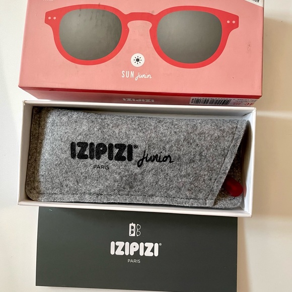 Izipizi Junior Sunglasses in Navy (5-10y) main image 1